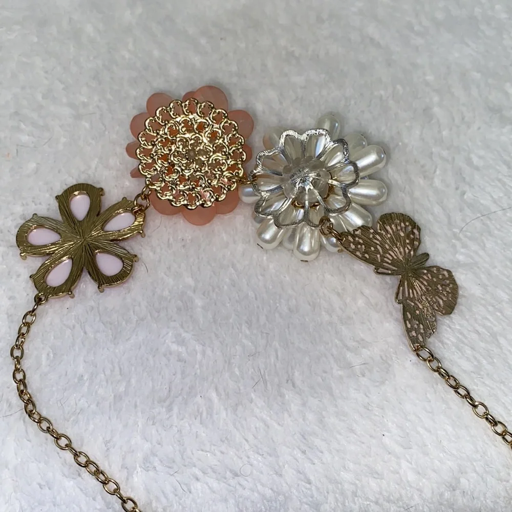 Candies- Floral/Butterfly Statement Necklace NWOT